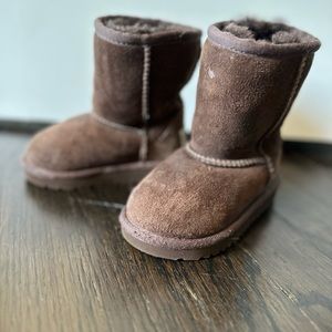 Toddler Uggs - size 7